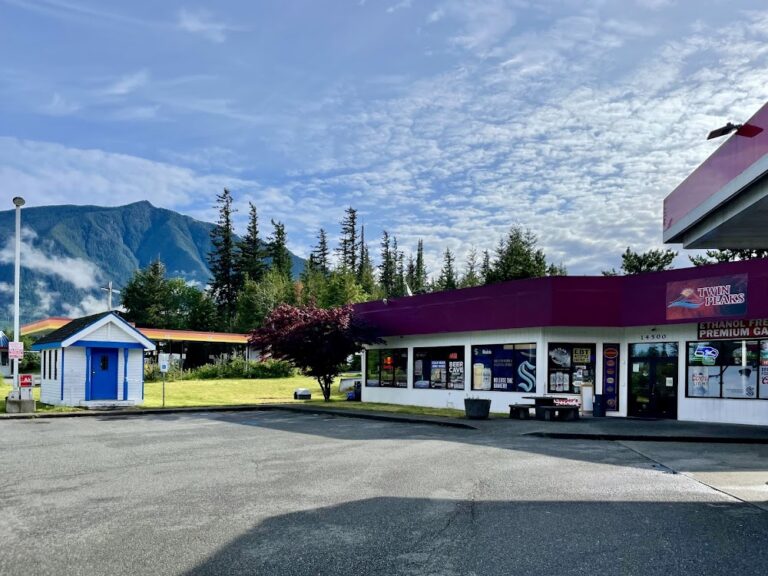 Twin Peaks Food and Gas
